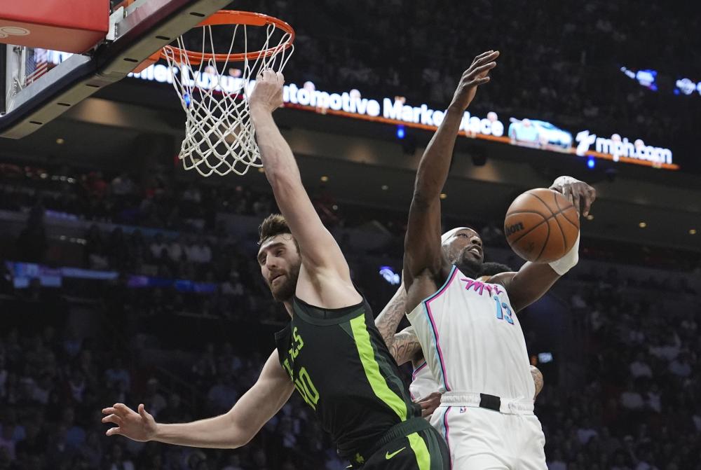 这也是梁峻 这也是梁峻